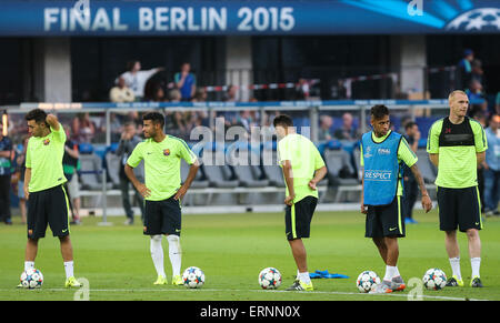 Berlin, Germany. 5th June, 2015. Neymar (2nd R) of FC Barcelona and his teammates attend a training session prior to the UEFA Champions League final match between Juventus and FC Barcelona in Berlin, Germany, on June 5, 2015. Credit:  Zhang Fan/Xinhua/Alamy Live News Stock Photo