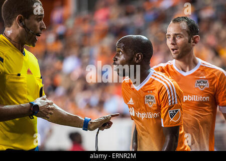 Houston, Texas, USA. 5th June, 2015. Houston Dynamo defender DaMarcus Beasley (7) talks with the official during an MLS game between the Houston Dynamo and the New York Red Bulls at BBVA Compass Stadium in Houston, TX on June 5th, 2015. The Dynamo won the game 4-2. Credit:  Trask Smith/ZUMA Wire/Alamy Live News Stock Photo