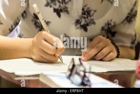 (150606) -- CHONGQING, June 6, 2015 (Xinhua) -- A student prepares for the coming national college entrance exams at a room of a hotel in Bishan District of Chongqing, southwest China, June 6, 2015, one day before the exams.  About 1300 students of Laifeng High School would attend the exam in Bishan District, a site 20 kilometers away from their school, on June 7 and 8, therefore, most of the students booked hotels near the exam site and prepared for the exam at the last night. (Xinhua/Liu Chan) (zkr) Stock Photo