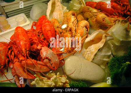NOVEMBER 2006 - BERLIN: lobster and Spiny lobster in the  'KaDeWe' department store in Berlin. Stock Photo