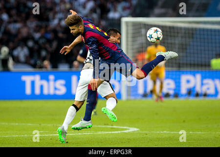 Berlin, Germany. 6th June, 2015. Gerard Pique (Front) of FC Barcelona vies for the ball during the UEFA Champions League final match between Juventus F.C. and FC Barcelona in Berlin, Germany, on June 6, 2015. Credit:  Zhang Fan/Xinhua/Alamy Live News Stock Photo