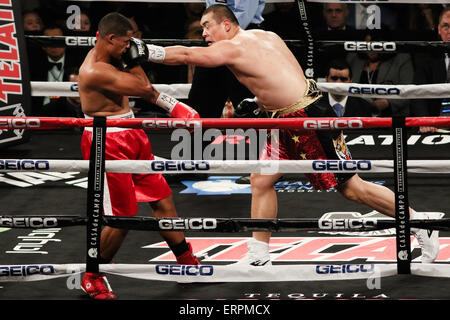 Brooklyn, New York, USA. 6th June, 2015. ZHANG ZHILEI (black trunks) and GLEN THOMAS battle in a heavyweight bout at the Barclays Center in Brooklyn, New York. Credit:  Joel Plummer/ZUMA Wire/Alamy Live News Stock Photo