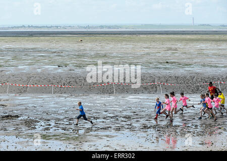 Leigh on Sea, Essex, UK. 7th June, 2015. Children racing along the foreshore of the Thames Estuary as they take part in the annual 'Island to Island Mud Run'. Credit:  Gordon Scammell/Alamy Live News Stock Photo