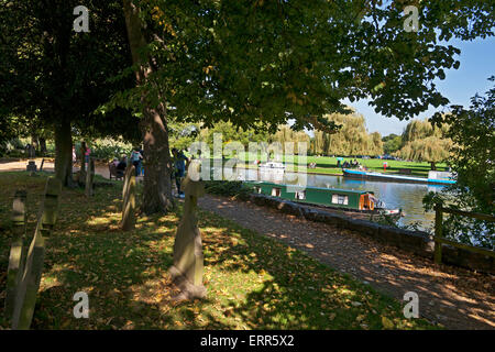 Boats beside River Avon, willows, walking, banks,   Stratford upon Avon,  Warwickshire, UK Stock Photo