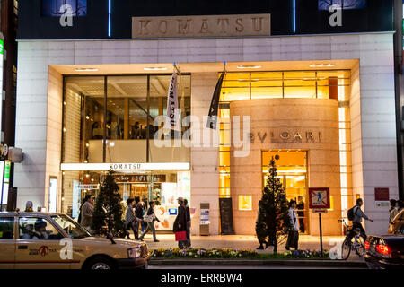 Tokyo, Ginza, blue Hour. The flagship store for the luxury brand, Harry  Winston. Close up of the exterior of glass building showing main entrance  Stock Photo - Alamy