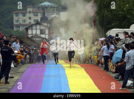 Chongqing, Chongqing, CHN. 6th June, 2015. Chongqing, CHINA - June 6 2015: (EDITORIAL USE ONLY. CHINA OUT) Women wearing high-heeled shoes run fast. The high-heeled shoes color run is held in Fuling District in Chongqing. All the participants are required to wear shoes with heels no less than 8cm and run 100 meters. © SIPA Asia/ZUMA Wire/Alamy Live News Stock Photo