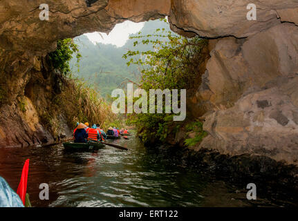 Traveling through Tam Coc caves on the Ngo Gong River in Ninh Binh, Vietnam Stock Photo