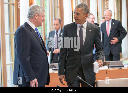 Elmau Castle, Germany. 8th June, 2015. Garmisch-Partenkirchen, Germany. 08th June, 2015. Elmau, Germany. 08th June, 2015. US president Barack Obama (R) talks to Canada's prime minister Stephen Harper at Elmau Castle in Elmau, Germany, 08 June 2015, at the third session of the G7 meeting. Credit:  dpa picture alliance/Alamy Live News Stock Photo