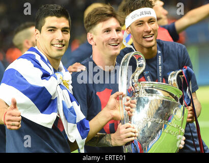 Berlin, Germany. 06th June, 2015. Barcelona's Luis Suarez (L-R), Lionel Messi and Neymar celebrate with the Champions League trophy after winning the UEFA Champions League final soccer match between Juventus FC and FC Barcelona at Olympiastadion in Berlin, Germany, 06 June 2015. Photo: Marcus Brandt/dpa/Alamy Live News Stock Photo