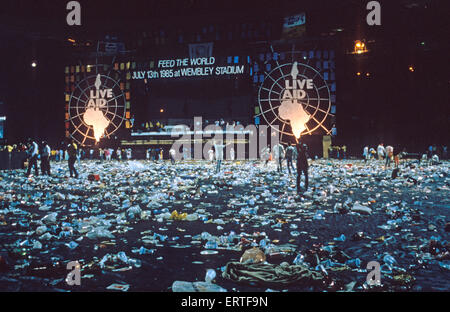 LIVE AID Wembley Stadium 13 July 1985. Clearing up.Photo Hanne Jordan Stock Photo