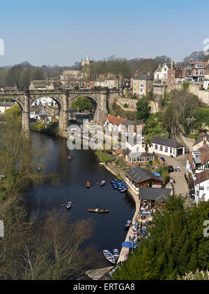 dh Knaresborough river KNARESBOROUGH NORTH YORKSHIRE Yorkshire river railway viaduct and view of town by River Nidd Stock Photo