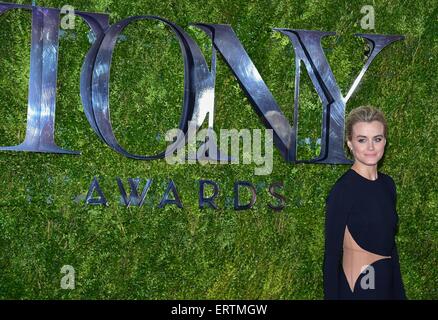 New York, USA. 07th June, 2015. Taylor Schilling at arrivals for The 69th Annual Tony Awards 2015 - Part 4, Radio City Music Hall, New York, NY June 7, 2015. Credit:  Everett Collection Inc/Alamy Live News Stock Photo
