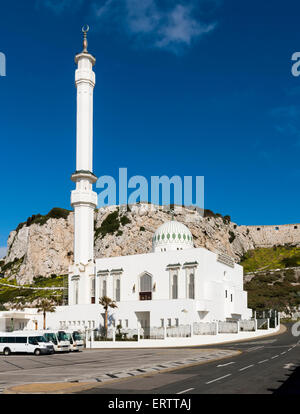 Ibrahim-al-Ibrahim Mosque also known as King Fahd bin Abdulaziz al-Saud Mosque in Gibraltar, Europe with Rock of Gibraltar Stock Photo