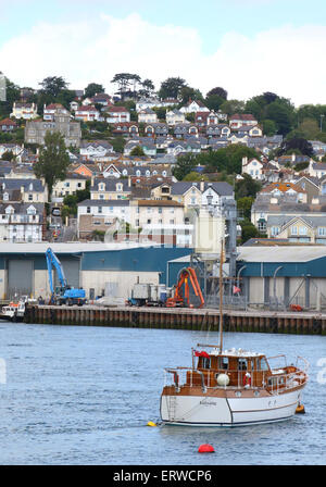 Teignmouth, Devon, UK. 8th June, 2015. Weather: Sunny day in the Devon seaside and harbour town of Teignmouth on Monday June 8th 2015   Credit:  KEITH MAYHEW/Alamy Live News Stock Photo