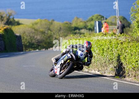 Douglas, Isle of Man. 8th June, 2015. 2015 Isle of Man TT Races. Ian Hutchinson in action during the TT Supersport race. Credit:  Action Plus Sports Images/Alamy Live News Stock Photo