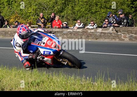 Douglas, Isle of Man. 8th June, 2015. 2015 Isle of Man TT Races. Lee Johnston in action during the TT Supersport race. Credit:  Action Plus Sports Images/Alamy Live News Stock Photo