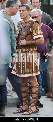Actor Goerge Clooney seen for the first time on the set of "Hail Caesar ...