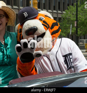 Detroit Tigers Paws meets Tony the Tiger  Detroit tigers baseball, Detroit  tigers, Michigan wolverines football