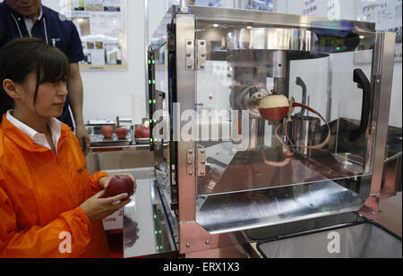 Tokyo. 9th June, 2015. Photo taken on June 9, 2015 shows an auto peeling machine demonstrated at the International Food Machinery and Technology Exhibition in Tokyo, Japan. The four-day exbihition kicked off in Japan on Tuesday with the participation of 681 companies. Credit:  Stringer/Xinhua/Alamy Live News Stock Photo