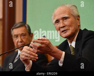 Tokyo, Japan. 9th June, 2015. Japans former Prime Minister Tomiichi Murayama, right, and former Chief Cabinet Secretary Yohei Kono of the Liberal Demoocratic Party, attend a news conference at the Japan National Press Club in Tokyo on Tuesday, June 9, 2015. The two looked back at the statements they respectively released in the past reflecting on Japans position after World War II. Both Murayama and Kono extended apologies to Asian coutries for the damages and pain inflicted by Japans aggressive war-time behavior. © Natsuki Sakai/AFLO/Alamy Live News Stock Photo