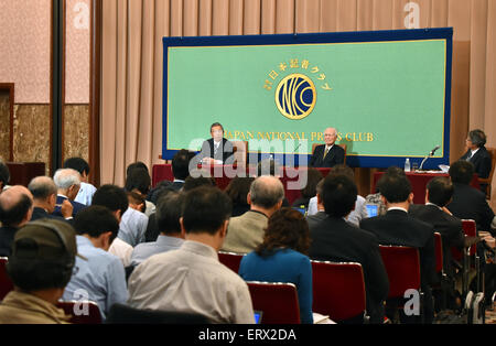 Tokyo, Japan. 9th June, 2015. Japans former Prime Minister Tomiichi Murayama, right, and former Chief Cabinet Secretary Yohei Kono of the Liberal Demoocratic Party, attend a news conference at the Japan National Press Club in Tokyo on Tuesday, June 9, 2015. The two looked back at the statements they respectively released in the past reflecting on Japans position after World War II. Both Murayama and Kono extended apologies to Asian coutries for the damages and pain inflicted by Japans aggressive war-time behavior. © Natsuki Sakai/AFLO/Alamy Live News Stock Photo