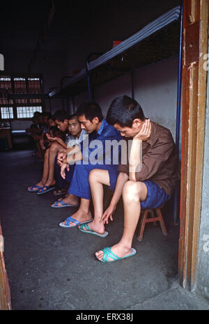 Chinese youth prisoners in Chengdu Youth Detention Center dormitory, 1980s Stock Photo