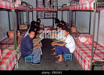 Chinese youth prisoners in Chengdu Youth Detention Center dormitory, 1980s Stock Photo