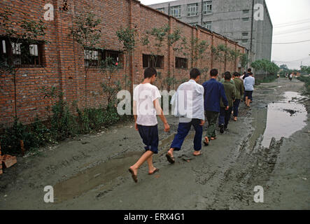 Chinese youth prisoners in Chengdu Youth Detention Center dormitory, 1980s Stock Photo