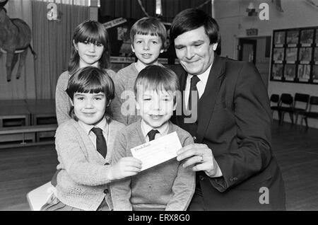 Lepton C of E Church school pupils present cheque for ¿127 to RNIB appeals organiser Michael Tottle. 18th December 1985.Lepton C of E Church school pupils present cheque for £127 to RNIB appeals organiser Michael Tottle. 18th December 1985. Stock Photo