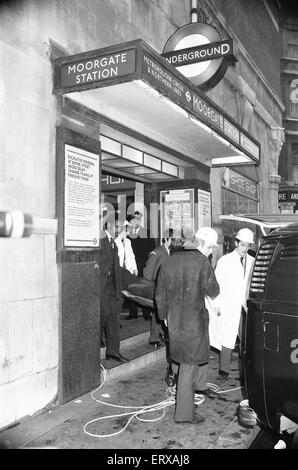 The Moorgate tube crash occurred on Friday 28 February 1975 at 08:46 on the Northern Line (Highbury Branch). A southbound train failed to stop at the Moorgate terminus and crashed into the wall at end of the tunnel. Forty-three people died as a result of the crash and a further seventy-four were injured. Our Picture Shows: London Underground workers and ambulance men carrying the body of one of the victims of the waiting van. Stock Photo