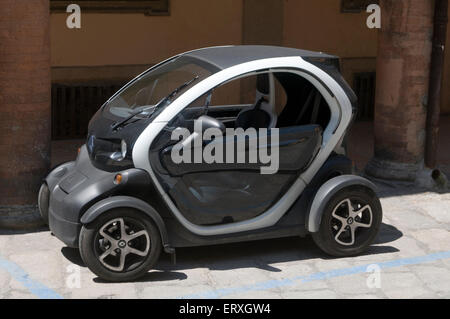 Renault TWIZY is a 100% electric vehicle car cars zero emissions city cities poluution air small tiny twizzy Stock Photo