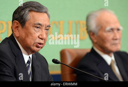 Tokyo, Japan. 9th June, 2015. Former Japanese Chief Cabinet Secretary Yohei Kono (L) speaks during a news conference in Tokyo, Japan, on June 9, 2015. Former Japanese Prime Minister Tomiichi Murayama and former Chief Cabinet Secretary Yohei Kono on Tuesday held a press conference, sharing their thoughts on current Japanese political situation, amid concerns over incumbent Prime Minister Shinzo Abe's historical revisionism and his unconstitutional and brutal efforts in 'war legislation.' © Ma Ping/Xinhua/Alamy Live News Stock Photo