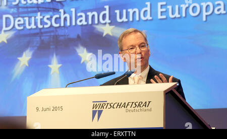 Berlin, Germany. 09th June, 2015. Executive chairman of Google, Eric Schmidt, delivers a speech at the Economy day 2015 of the CDU (Christian Democratic Union of Germany) economic council in Berlin, Germany, 09 June 2015. Photo: WOLFGANG KUMM/dpa/Alamy Live News Stock Photo