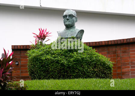 Bust of Archbishop Oscar Romero, San Salvador, El Salvador Stock Photo ...