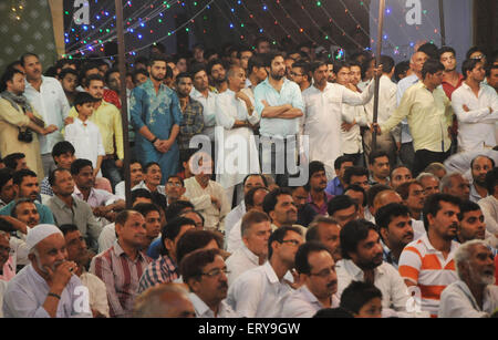 Utter Pradesh, India. 08th June, 2015. Community Of Chholas Sadat listening Manqabat Khuwani during The International Jashan e Muntazir Program at Chholas Sadat Greater Noida In Delhi. © Wasim Sarvar/Pacific Press/Alamy Live News Stock Photo