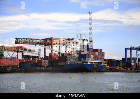 Containers loading on ship , Ernakulum , Cochin , Kochi , Kerala , India Stock Photo