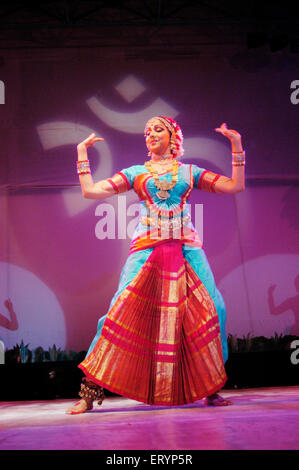 Hema Malini, Indian actress, director, producer, politician, dancer dancing Bharatnatyam dance Shiva Panchakshari India Stock Photo