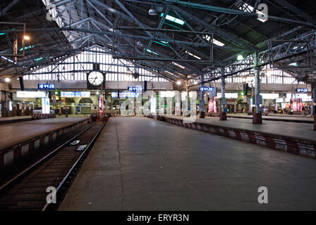 Empty platforms , Victoria Terminus , VT , Chhatrapati Shivaji Terminus , CST , railway station , Bombay , Mumbai , Maharashtra , India , Asia Stock Photo