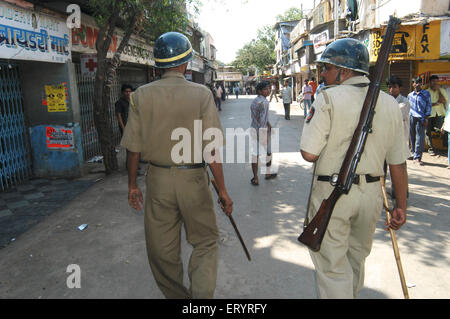 Police to control riot , Cheeta Camp , Trombay , Bombay , Mumbai , Maharashtra , India , Indian security , Asia Stock Photo