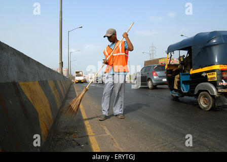 Labourer cleaning roads in Bombay Mumbai ; Maharashtra ; India Stock Photo