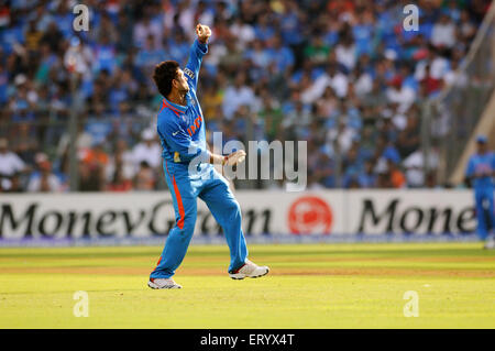 player Sachin Tendulkar warm bowling spell ICC Cricket World Cup Wankhede stadium Mumbai Stock Photo