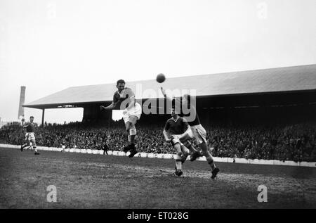 English League Division Two match at Ninian Park. Cardiff City 1 v Charlton Athletic 2. Charlton's Johnny Summers scores his goal with a header. 31st March 1959.