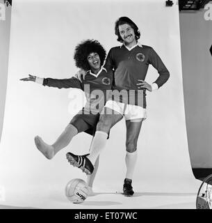 Leicester City footballer Frank Worthington poses in the studio with singer Linda Lewis. 21st February 1974. Stock Photo