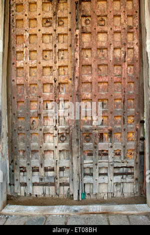 Wooden door of Sri Samayeeswarar Shiva Temple , Pulicat , Pazhaverkadu , Thiruvallur District , Tamil Nadu , India , Asia Stock Photo