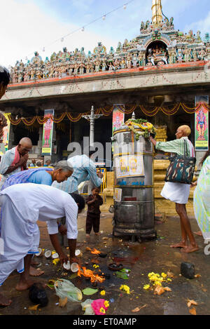 Worshipping in Arunachaleshwara temple dedicated to lord Shiva Chola Period 9th 13th century in Thiruvannamalai Stock Photo