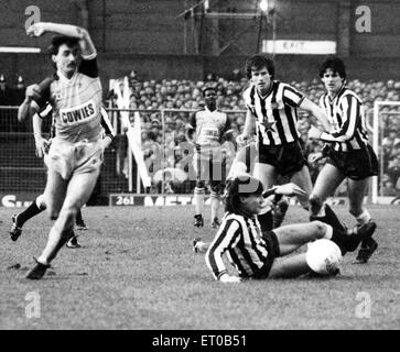 Newcastle 3 -1 Sunderland English League Division 1 match held at St James' Park. 1st January 1985 Stock Photo