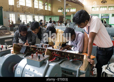 Students experiment in a Lab in Coimbatore Institute of Technology Engineering Colleges Tamil Nadu India Stock Photo