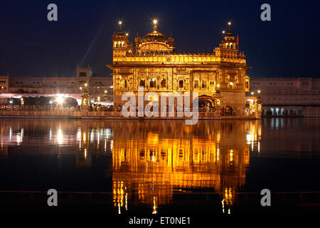 Illuminated Golden Temple in Amritsar, Punjab, India Stock Photo - Alamy