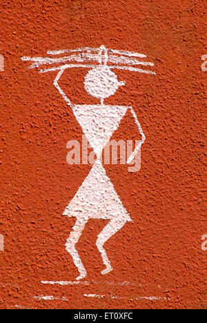 Warli painting woman carrying firewood, tribal art, Varli, Parvati hills, Pune, Maharashtra, India Stock Photo