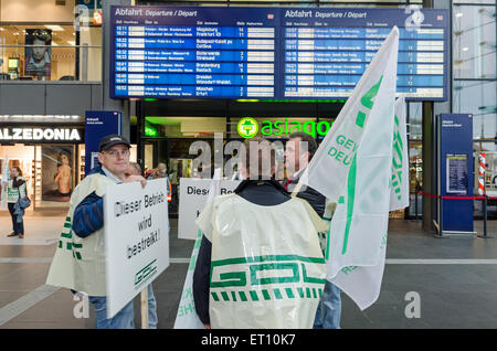 Berlin, Germany, the GDL strikers in Berlin Central Station Stock Photo